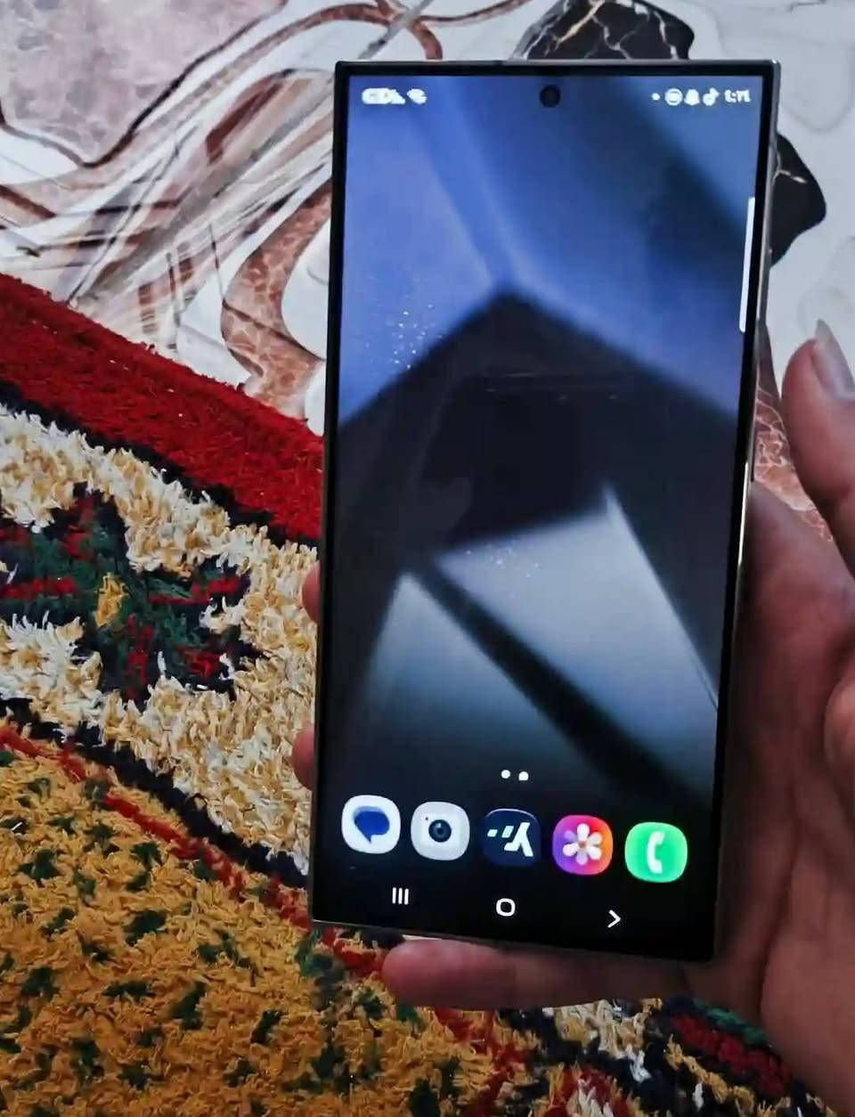 سلام عليكم جهاز الترا 24 بيه فطر بسيط ولمس مايلمس فقط بل قلم يرادله تبديل فلاته قفل 400 اليحب يتصل ***********
