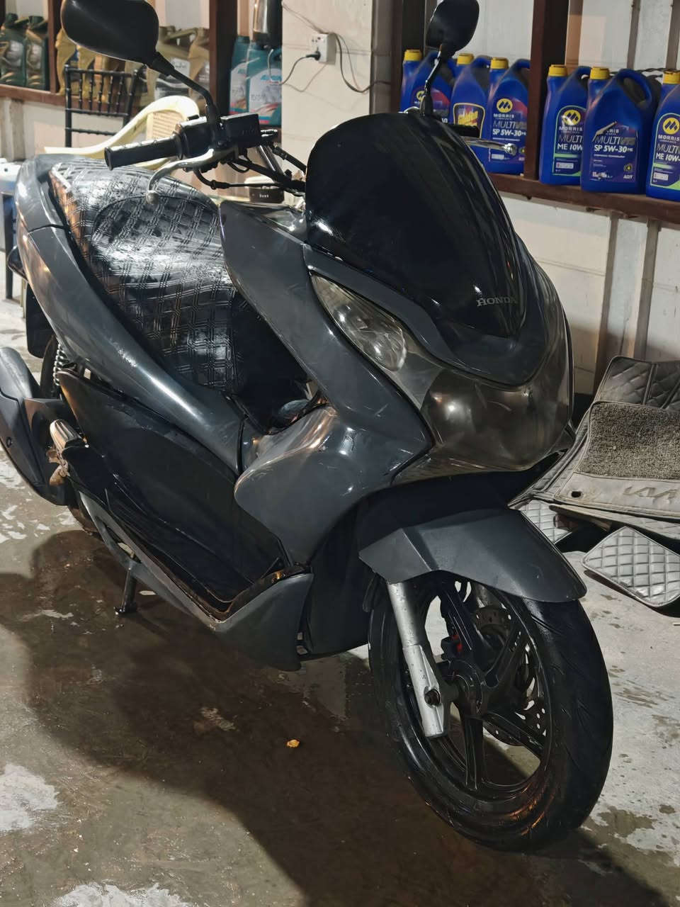 PCXللبيع جيل اول مكينه 150
نظافه كفراتها %50
كهربائيات شغاله وكامله 
ستاند حساس شغال 
دراجه نقصها بس تعديل كفرات بسيطه 
سعرها 800
***********
مكاني بغداد
