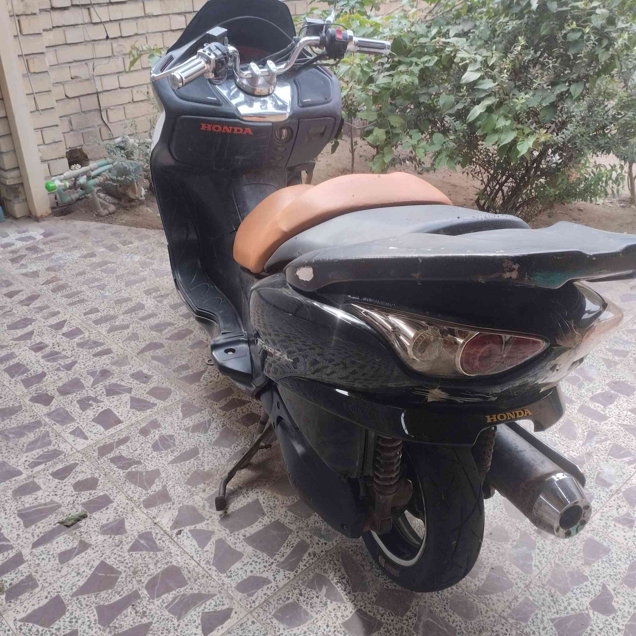 السلام عليكم فورزا 08 للبيع اوراق بأسمي مجفتة جديد فيتبم جديد واتربم جديد جبن واتربم جدد كلجات جدد كلج الامامي مال عمية قايش جديد بصمة باتري جديد بيها خربطة بالجويتر مرات ايخربطها من تشتغل الدراجة موجودة بالعمارة


**إذا كنت صاحب هذا الإعلان وتريد حذفه لأي سبب، رجاءا أرسل رسالة إلى الدعم الفني**