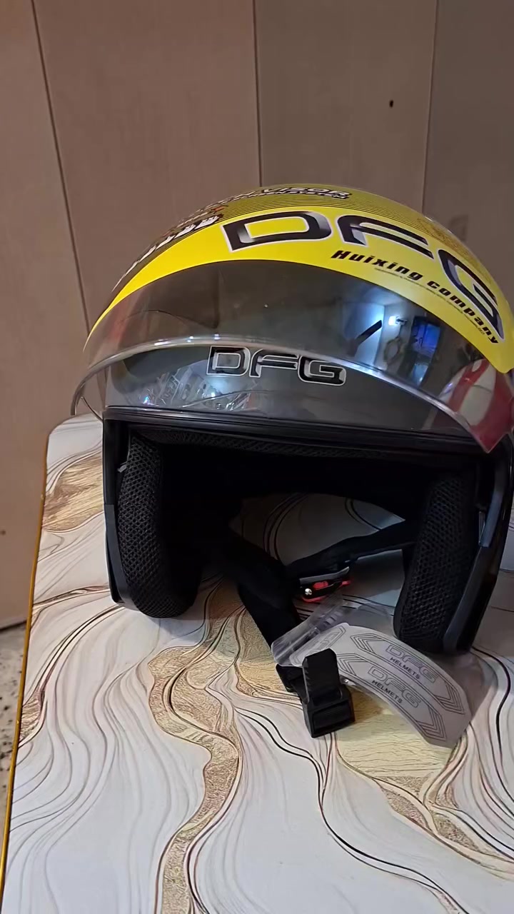 خواذ البيع مرايه جديدة كلش جديد غير مستخدمه  كلمن وسعرها  *********** بغداد البياع
