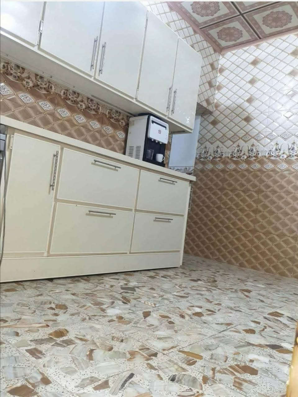 بيت للبيع 100 متر حي الوفاء طابق واحد مسلح منطقة 43 غرفه وصاله ومطبخ وستقبال وحمامات
السعر 114 وبيه مجال 
***********
