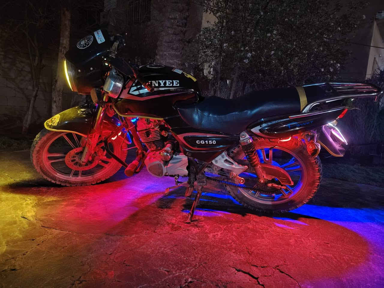 السلام عليكم
دراجه جني باندا 150
دراجه متعوب عليها كلش يعني مال جناي مكفوله من كلشي نضافه فول جمالية فول 
مكان ديالى بعقوبة 
السعر 500
الرقم ***********
