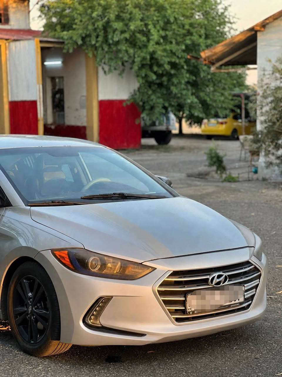 إلنترا 2017 SE للبيع
@سيارة رقم اربيل سنوية جديدة لل٢٠٣٠ بأسمي تحويل ثاني يوم 
🚘 اللون: سلفر ✅
محرك 2000cc DOHC ✅
كير أوتوماتيك AT ✅
شاشة لمس كبيرة ✅
لايت زينون ✅
 تحكمات ستيرن ✅
3 أنظمة قيادة (Normal / Eco / Sport) ✅
تبريد شغال ثلج  ✅
تايرات جدد ✅
تراكشن كنترول (مانع انزلاق) 
السيارة مرتبة ومواصفاتها معروفة،
 البنيد مبدل  فقط،. 
بدون ايرباك
 فحص السيارة موجود بل صور 
💰 السعر: 122
📞 *********** 📍 الموصل - الأيمن
الرقم بي واتساب
