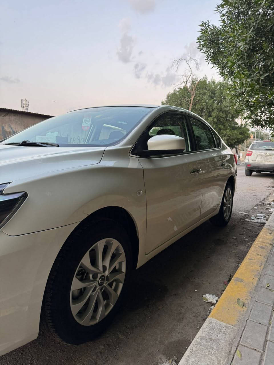 السلام وعليكم  نيسان سنتره موديل 2024
ماشيه 12الف تجميع صيني
مواصفات ويل كب شاشه كبيره مانع نزلاق اوتو ستوب حاملة نضارات يو اس بي 
كشافات زنون رقم اربيل 
سعر 130 
للاستفسار *********** البصرة, العراق
