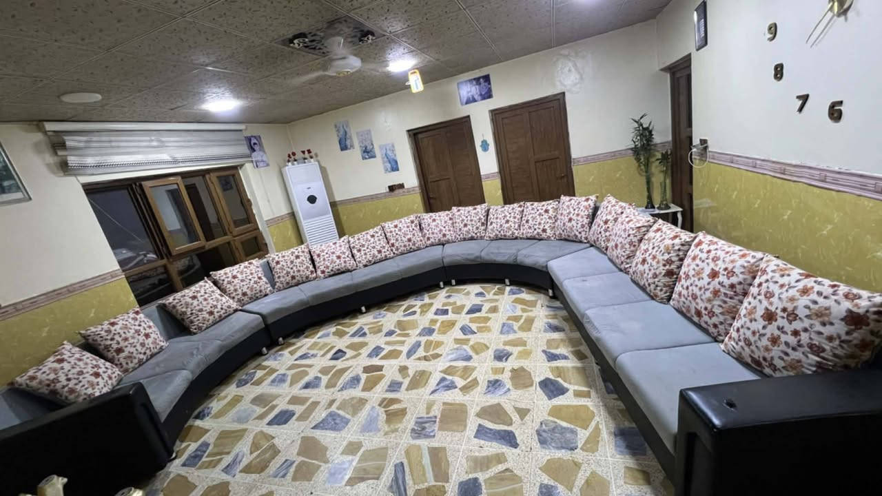 ديوان نضيف خشب عراقي شغل موصل 
14 مقعد 200 نهايتو
بعشيقه


**إذا كنت صاحب هذا الإعلان وتريد حذفه لأي سبب، رجاءا أرسل رسالة إلى الدعم الفني**