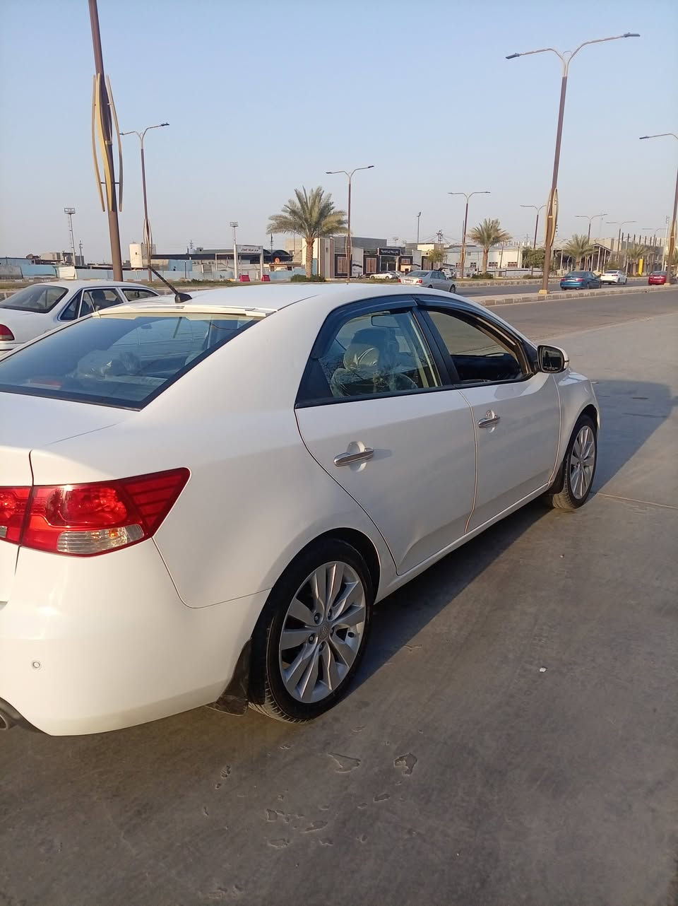 سلام عليكم ورحمة كيا سيراتو موديل 12 خليجي محرك 1600 سياره مكفوله من ضربه ولصبغ
السعر دفتر اوعشره ورقات

***********
