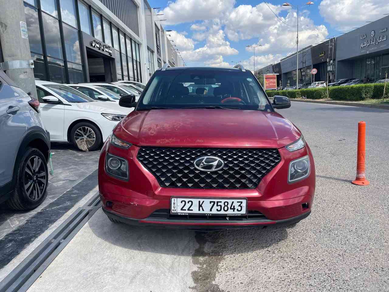 هوندای فینو مودیل 2021
Hyundai venue 2021
بزوێنەری 1.6
٣ گیر sport / normal/Snow 
کامیرای دواوە
راداری پێشەوە
راداری تەنیشت
تحدید سورعە
پی کردنی بسمەیە 
دەرگای بسمەیە 
شغالە
گوشین هیتەر
سوکان هیتەر
هیلەکانی ریگای هەیە 
کۆمەلی تایبەتمەندی تری هەیە 
یەك پارچەی بۆیاغە تەنیا بۆنیت
ناوی نەگرتووە تەنیا لیدرانەکەی لە سەرەوە لایتی سەکنی بۆنیتی کرتبوو بی ناوەوە 
کەمی وردە قۆپی هەیە لەسقفی قۆپەکانی زۆر بچووکە 
٩٤ کم ڕۆشتووە 
نرخی 135 وەرەقەیە کەمی معامەلە
***********
