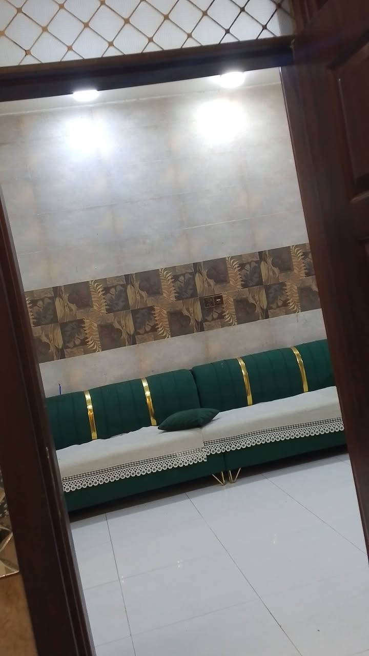 بيت للبيع موقع ممتاز
بيت للبيع بين مسجد الكوفه ومسجد السهله الجماعه الجديده قرب الشارع الرئيسي العام

قرب  مستشفى العراقي الأهلي 

البيت مع الأثاث 

بناء صب السقف والارضيه صب ٣٠ سنتم تحت البورسلاين 

سيراميك اسباني حمام غربي داخل البيت وحمام خارجي شرقي غرفه ٦ ب٣ و٦٠ سنتم 

واستقبال ٥ ب٣و٦٠ سنتم 

صاله ومطبخ مفتوح ١١ متر ب٣ و٦٠ 

مدخل على عرض البيت عرضه واحد وربع بيتونه ٤ب٥

مساحته ١٠٠ متر كامل الأثاث حتى الغرفه جديده أثاث نظيف 

كامل مواصفات
*********** وتساب
