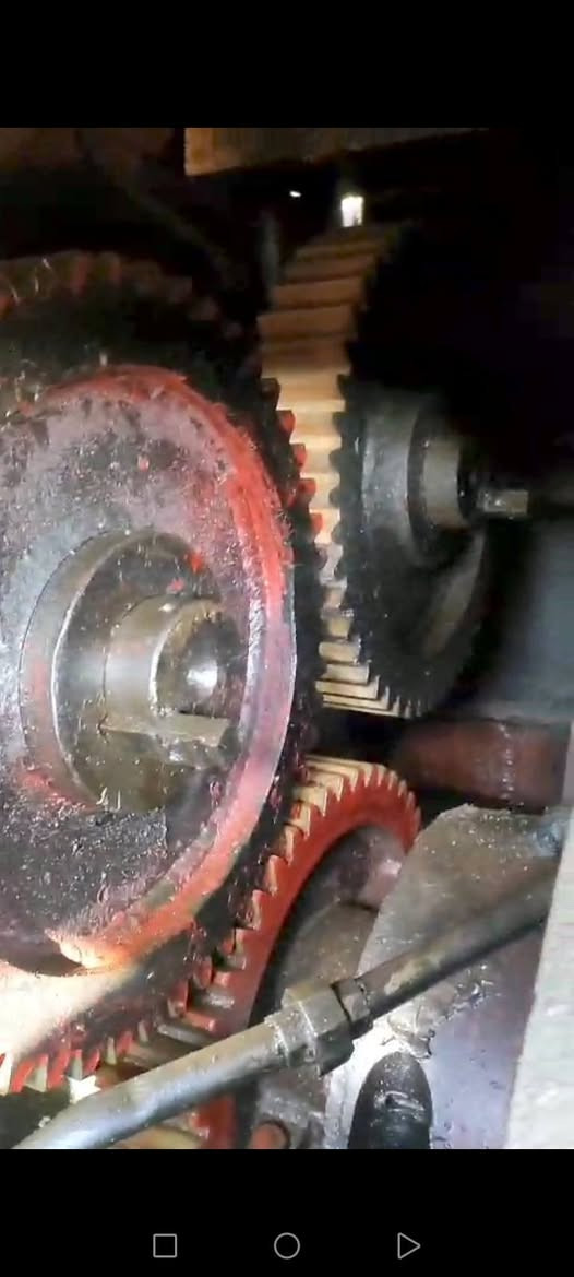 السلام عليكم
اللبيع  كاصوصه قاسم موزان
هوبر عراقي خباط ماطور ١٢٥ حصان
حزام ناقل
 ***********
