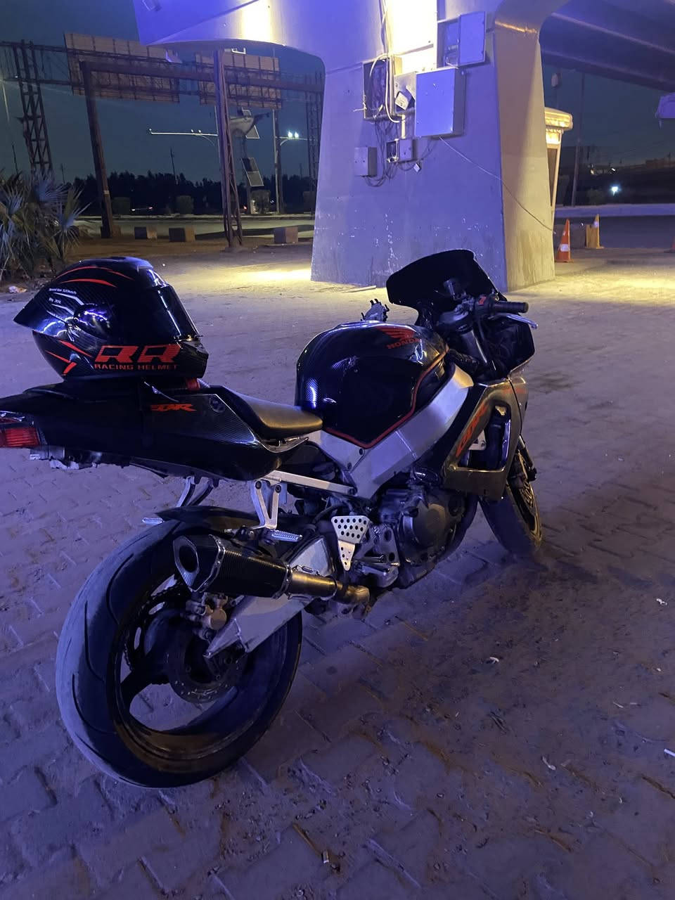 سلام عليكم
شباب دراجة CBR 929 rr
ترايك وين متريد من زاخو للفاو 
دراجة كفاله عامه من تاير لتاير 
تجي تفحص وجيب فيتر وياك عل ضمان 
دراجة مدفوع كمرك 
مكانها بغداد المدينه 
سعر الدراجة 25 ورقة وبيها مجال مال جية 
رقم ***********
