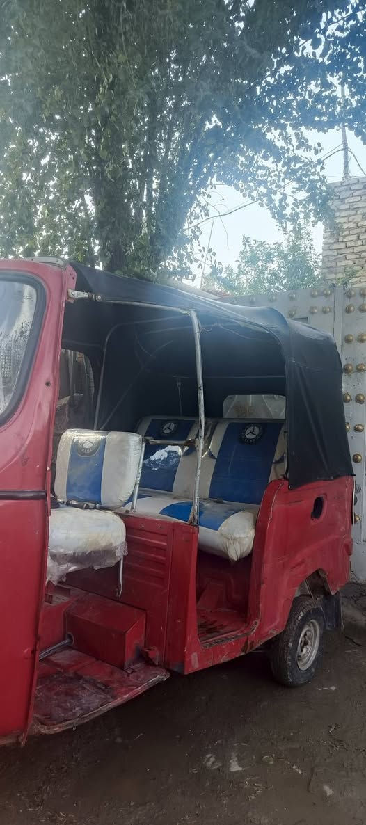 السلام عليكم
تكتك بياجو مديل 18 اوراق كامله مجفته جديد شغاله وتمشي بس بيها صوت بلمحرك ابيعلك كوم حديد رايدها بواحد 

***********
