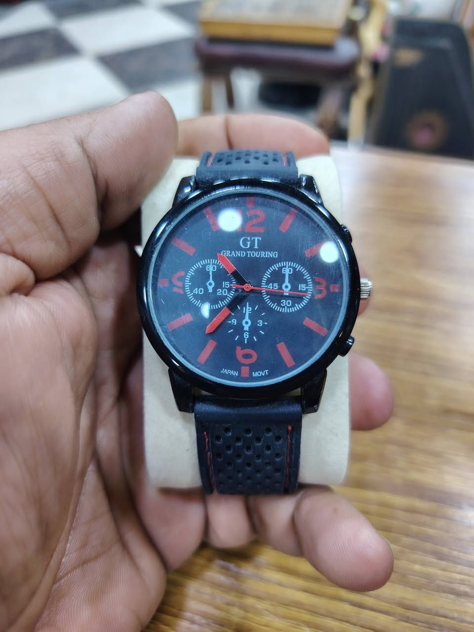 ٦ ساعات شغالات نظافه تامه من Boss. Tommy. Gt. BMW. CARRERA. CURREN
واتساب *********** العنوان ديالى خانقين يوجد توصيل
