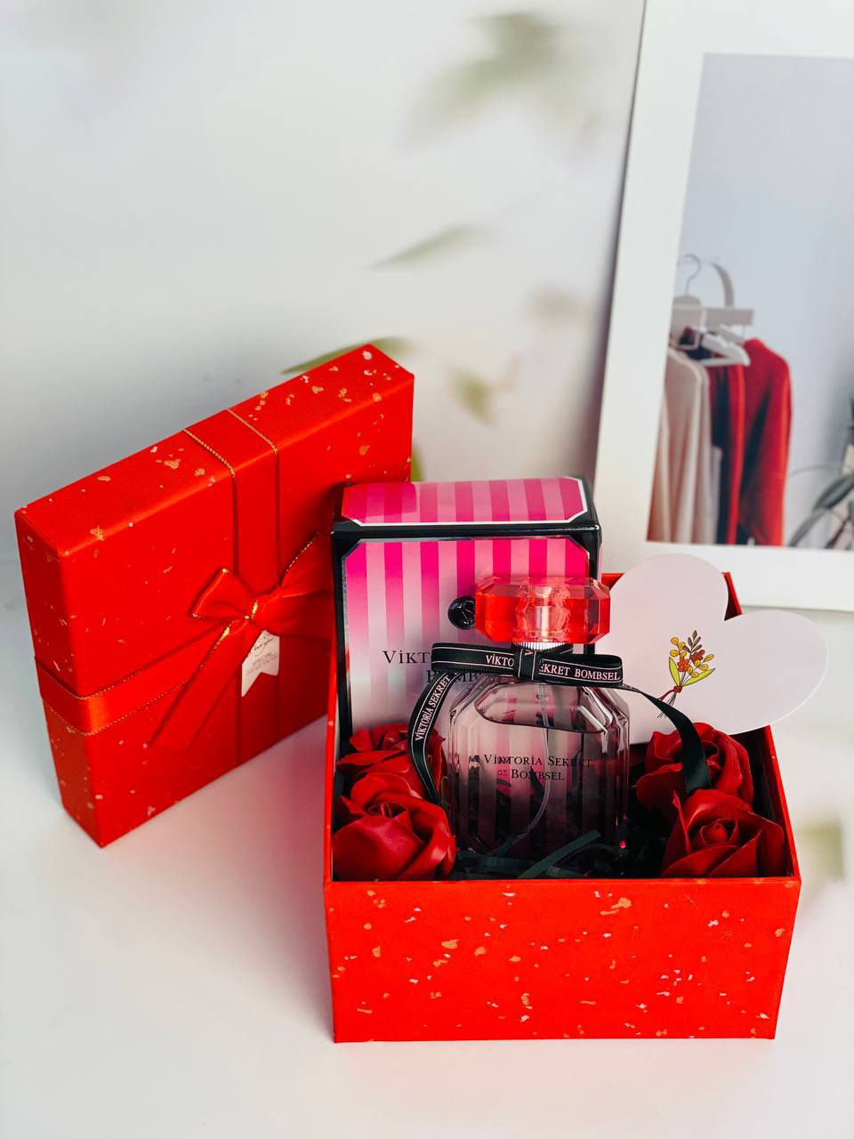 ✨ بوكس هدية فاخر ✨
عطر فيكتوريا سيكرت بومب شيل ويـاه كارت أنيق داخل بوكس هدية مميز 🎁💌
اختيار مثالي للهدايا ولمسة دلال راقية 🌹💖
ريحة أنثوية جذابة تخلي حضورج ما يُنسى 😍✨

سعر البوكس ١٥الف


**إذا كنت صاحب هذا الإعلان وتريد حذفه لأي سبب، رجاءا أرسل رسالة إلى الدعم الفني**