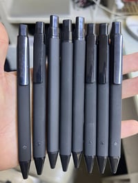 قلم جاف معدني قابل للحفر😍😍  كود:8222 عدد كارتون:500(10باكيت) باكيت50قل...