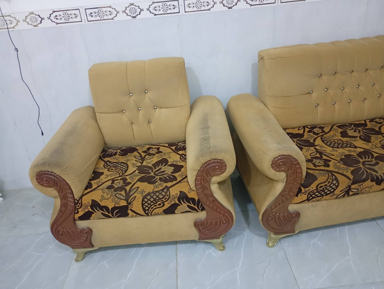 تخم غنفات عشر مقاعد  للبيع يرادلهن فقط غسل وياهن تلبيسات وكوشات عدد 8 السعر ب 275 وبيهن مجال ***********
