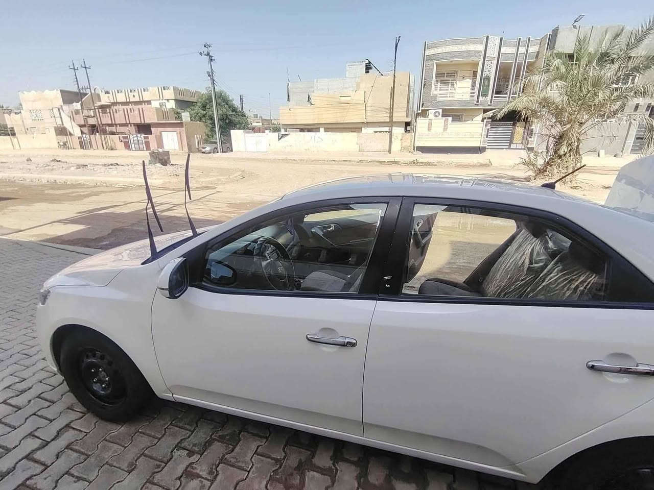 السلام عليكم
حداديه جديده
رقم بغداد بسمي سنويه ل28
سياره مال بيت ما تعبانه 
بيها معجون الجاملغ الخلفي وصبخ على كد شبر 
ترهم بيع او مراوس نيسان سنترا 
الاستفسارسيراتو 2011 خليجي
حساس خلفي امامي
تحكمات ستيرن جهتين
محرك كير مكفول 
‏‪***********
بس شراي يتصل
