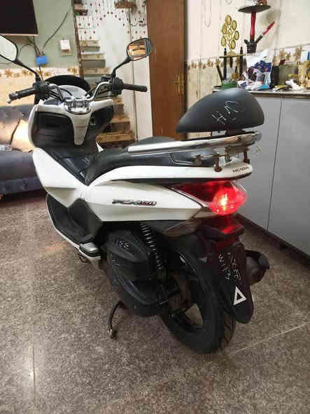 للبيع دراجه pcx ياباني الاصلي نوزل خطين ستان كهربائي حساس ازدحام دراجه جديده  حساس شلعه معدل خير من الله دراجه تتعب تكول جديده مال جناي  مكان بغداد الكرخ السعر مليون و 300وبيهه مجال والاستفسار *********** بغداد
