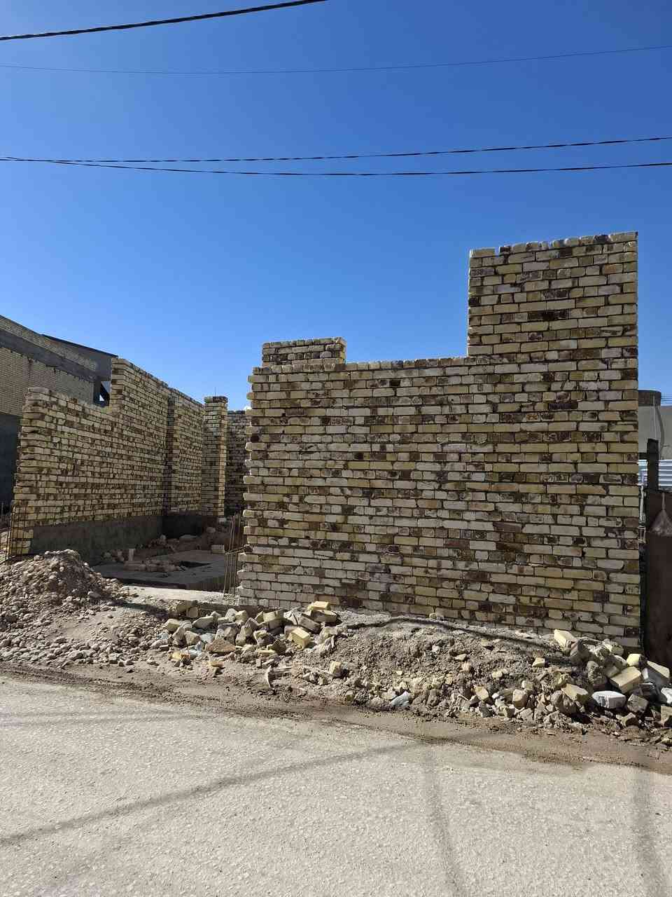 السلام عليكم من رخصة الادمن 
هيكل غير مسقف للبيع 
مساحة ١٥٠م طابوا زراعي سند ٢٥
العنوان مرانة قريب جدا من جسر بته 
للاستفسار الاتصال على الرقم 
***********  بي واتساب 
***********  اتصال
