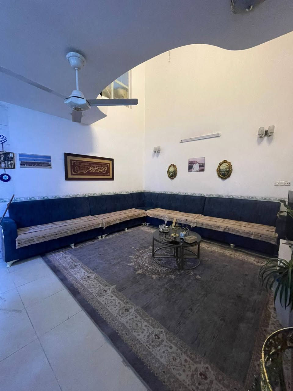 السلام عليكم
بيت للبيع بحي البنوك الضباط قرب الجسر الجديد
المساحه ١٥٠ واجهه ٧ و نص
يحتوي على ٤غرف نوم و ملحقاتهم بالطابقين
للاستفسار ***********
