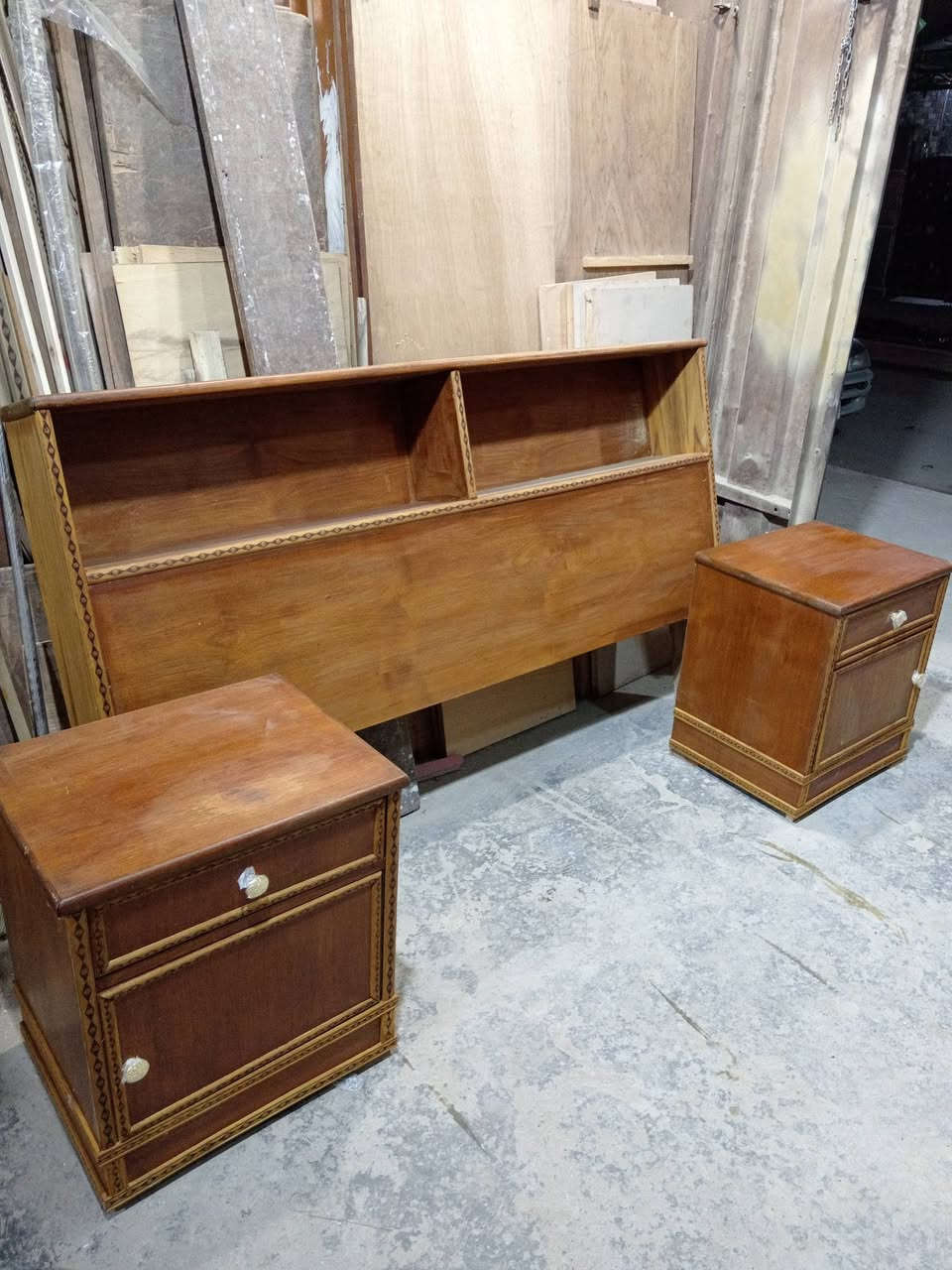 غرفة نوم خمسة ابواب  صاج الظهر جرجوبه شغل تكمه نظيفه جدا الامين الثانيه شارع الارامل  للتواصل ***********
