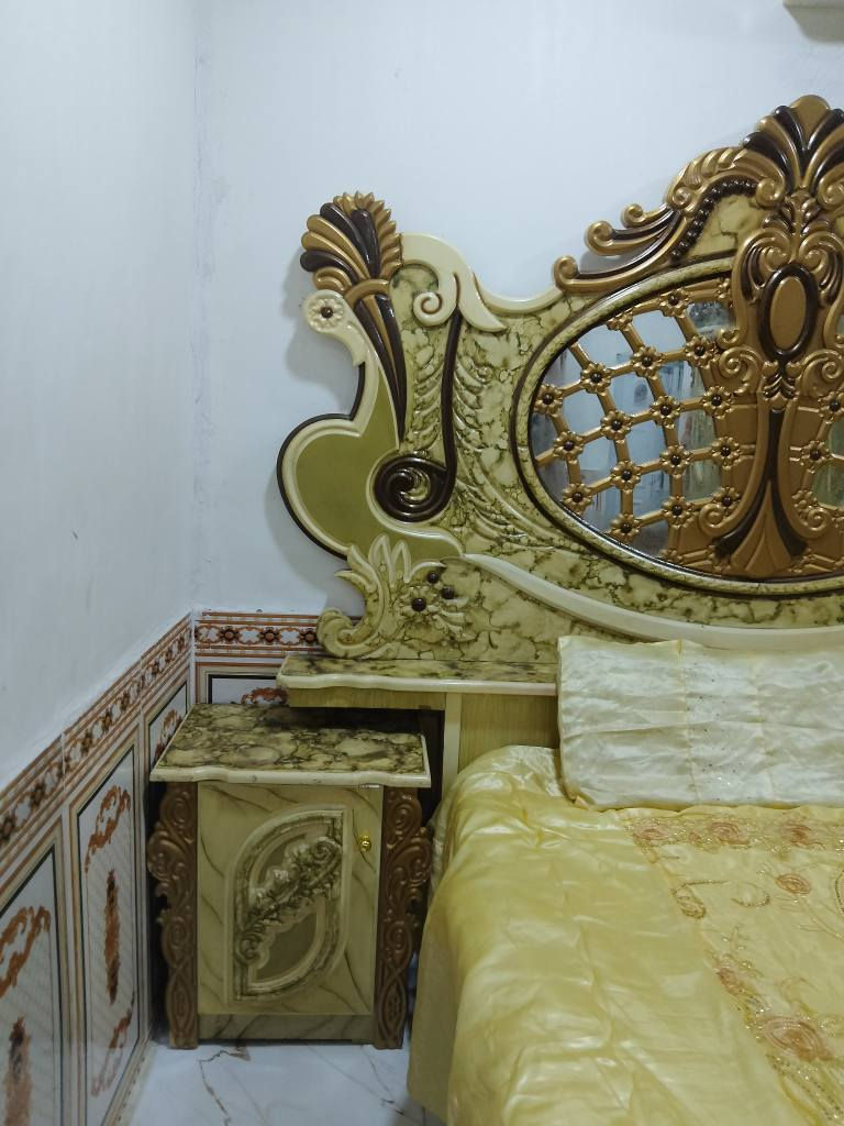 سلام عليكم غرفة نجاره عراقيه شرط تسكام مكونه من 8 قطع كنتور 6 خانات شغل عراقي شرط جديدة واحلى من الصور نظافته ميه بل ميه شرط 
الاستفسار الاتصال على هاذ الرقم *********** يوجد وات ساب
