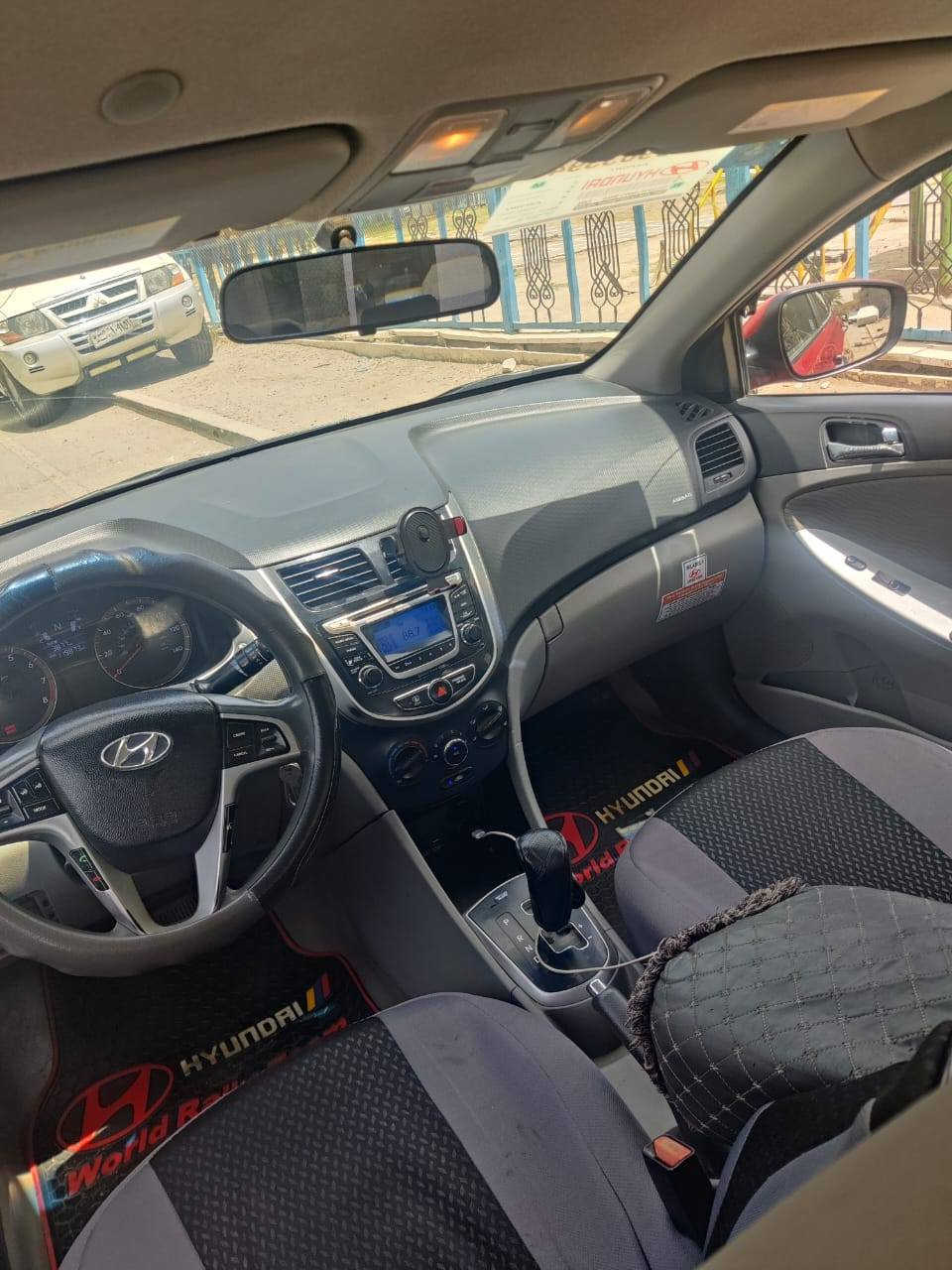 اكسنت 2014 وارد امريكي
محرك  1600 gdi 
 نظام ايكو تحكم ستيرن
صدر جديد باتري جديد گير محرك مكفولات 
 سيارة كلش نظيفة ومداريهة
بيهة قطعة وحدة صبغ بس البنيد
سعر 95 
***********
