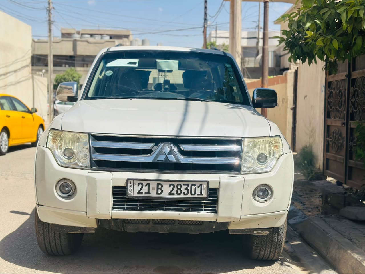 السلام عليكم
باجيرو 2008 محرك 3000 مكفولة من الضربة و الصبغ و التبديل بيها مكانين بارد موضح بالصور ... تبريد ثلج 3 قطع. 
لا صرف و لا بخار . تايرات ٤ صدر بطارية بلكات فيت بم كهربائيات كلها جديدة 
رقم سلميانية تحويل و كالة 
مكان السيارة كركوك 
*********** واتساب
السعر125بيها مجال كركوك, العراق
