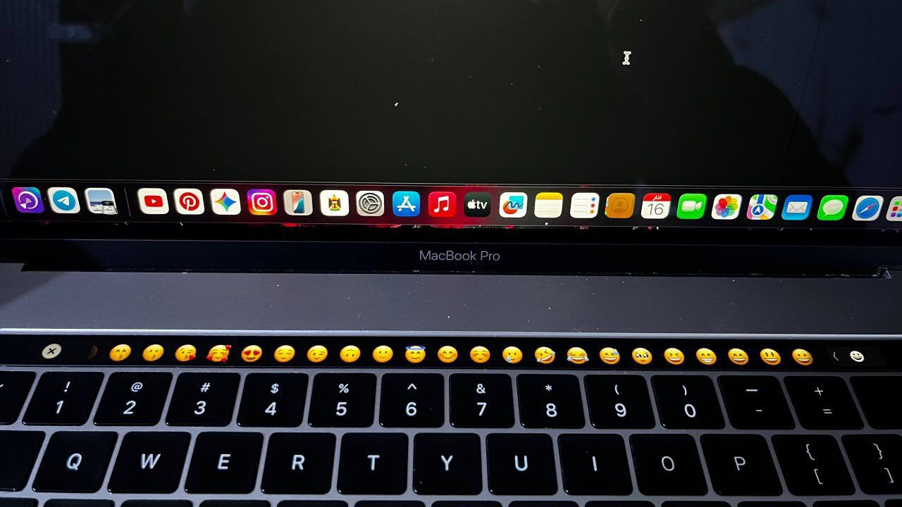 MacBook Pro 2018 – 15 إنج
 • شاشة Retina 15.4 إنج بدقة 2880×1800
 • معالج Intel Core i7 سداسي النواة
 • كرت شاشة Intel UHD 630 + Radeon Pro
 • رام 16GB DDR4
 • تخزين SSD سريع (256GB /)
 • Touch Bar + بصمة Touch ID
 • 4 منافذ Thunderbolt 3 (USB-C)
 • بطارية تدوم حتى 10 ساعات
 • وزن 1.83 كغم

جهاز قوي مناسب للتصميم، البرمجة والمونتاج.
للاتصال و الاستفسار : مراسلة هاذه الصفحه او واتساب 
***********
