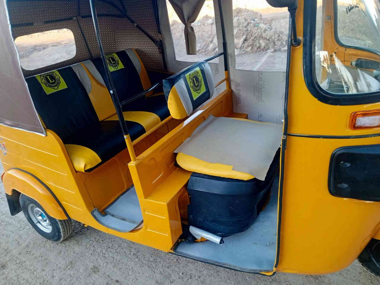 السلام عليكم عندي تكتك للبيع موديل 19شهر 11رقم سنويه لوحاتها طالعات دراجه مصبوغه جماليه غطره معجون مابيها من عده دوسات معمرات سعر 6ملايين و100  والشراي بي خير ويدلل مكاني واسط نعمانيه تكتك مابيها نقص برغي كبل للشغل ***********][***********
