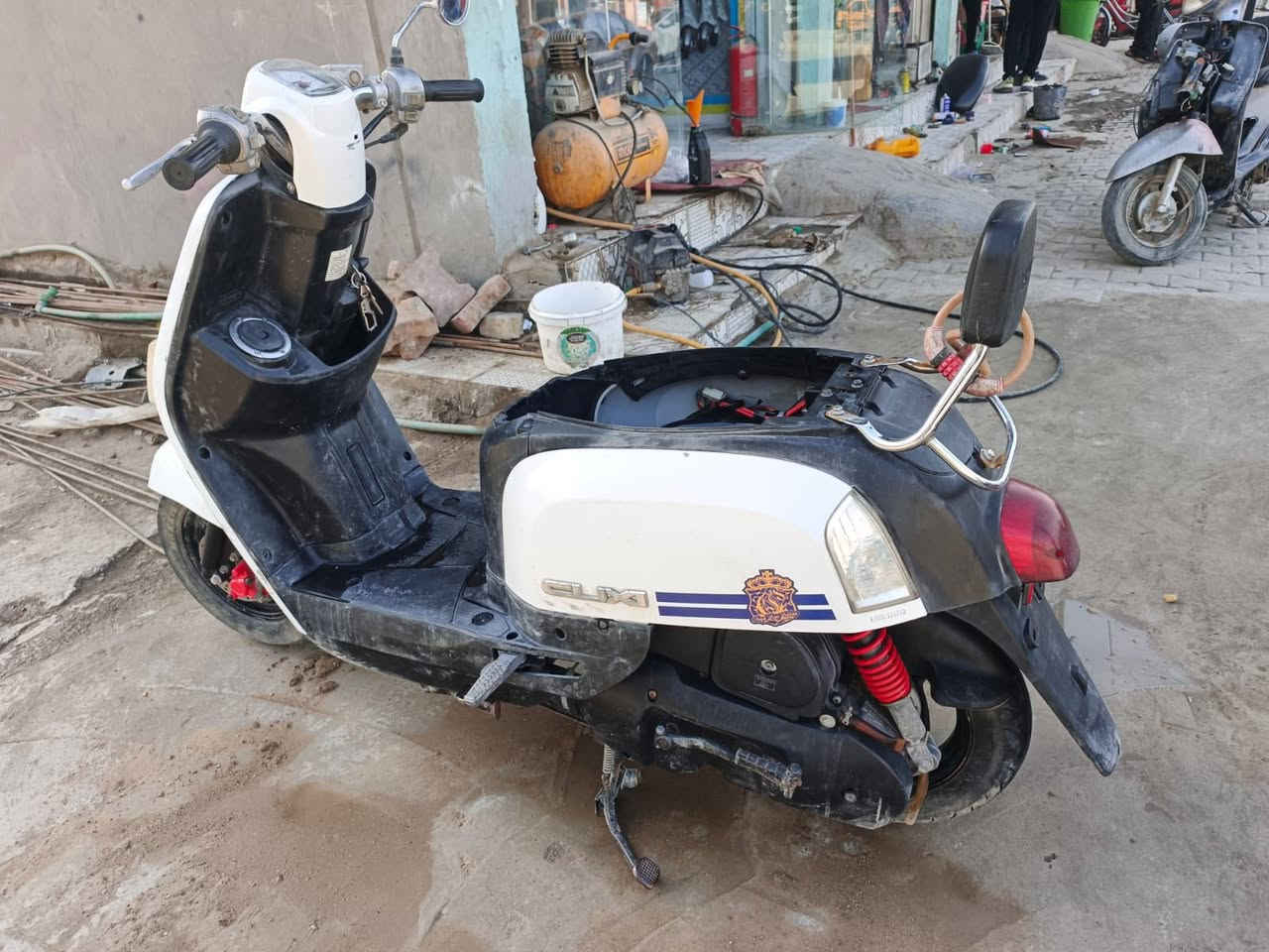 ماكس بوليس
السلام عليكم ماكس بوليس للبيع كفاله عامه
ما بيها نقص العنوان ديوانية مركز  السعر ٩٥٠ وبيها مجال قليل 
للاستفسار ***********‏
