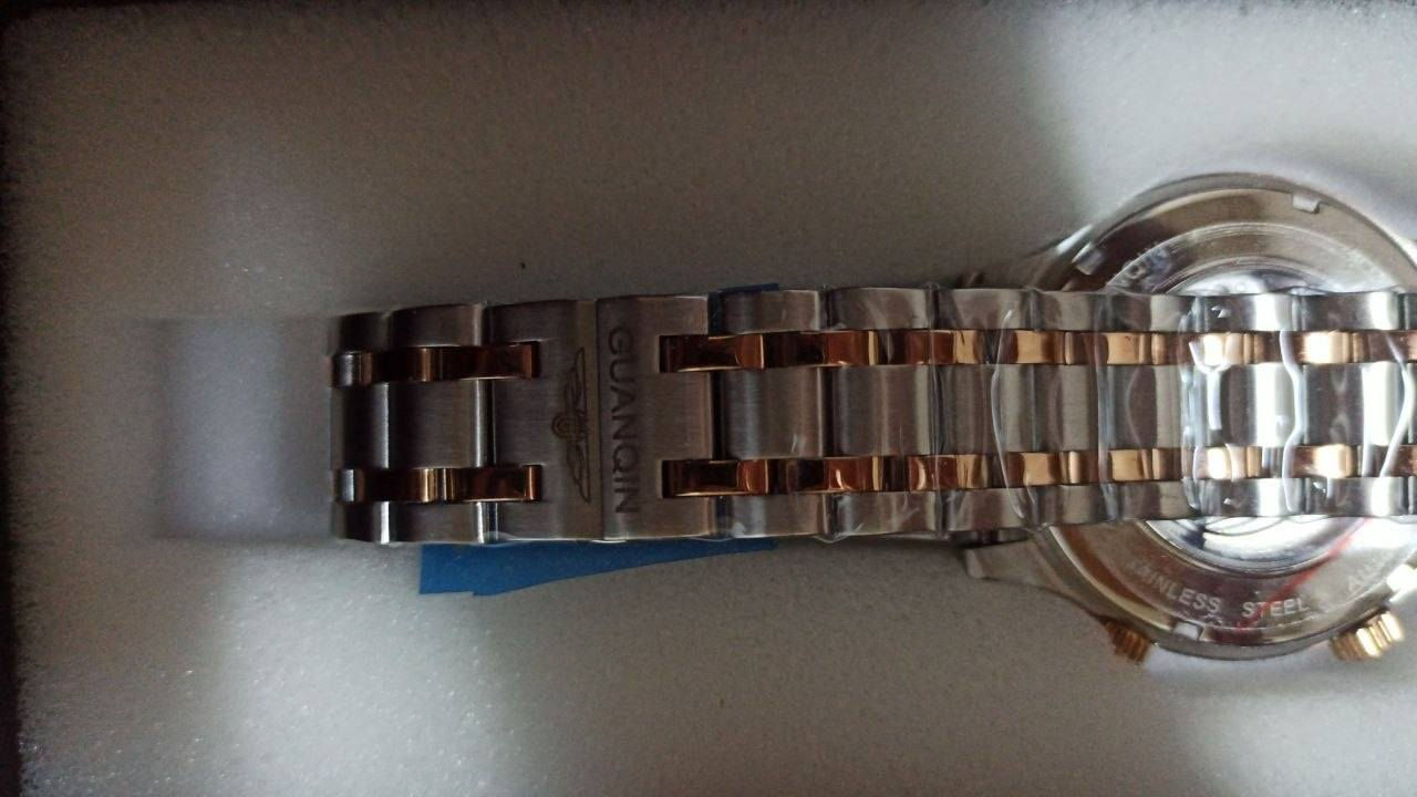 ✨ ساعة أنيقة بتصميم فاخر وجذاب
🌍 ميناء مميز بخريطة العالم ولمسة عالمية راقية
💎 إطار مرصّع بفصوص لامعة يعطيها فخامة واضحة
⚙️ أوتوماتيك (تشتغل بحركة اليد بدون بطارية)
📅 تحتوي على تاريخ لسهولة الاستخدام
🔗 سوار ستانلس ستيل بلونين (فضي + ذهبي) يناسب كل الإطلالات
💧 مقاومة للماء

ادفع سعر


**إذا كنت صاحب هذا الإعلان وتريد حذفه لأي سبب، رجاءا أرسل رسالة إلى الدعم الفني**