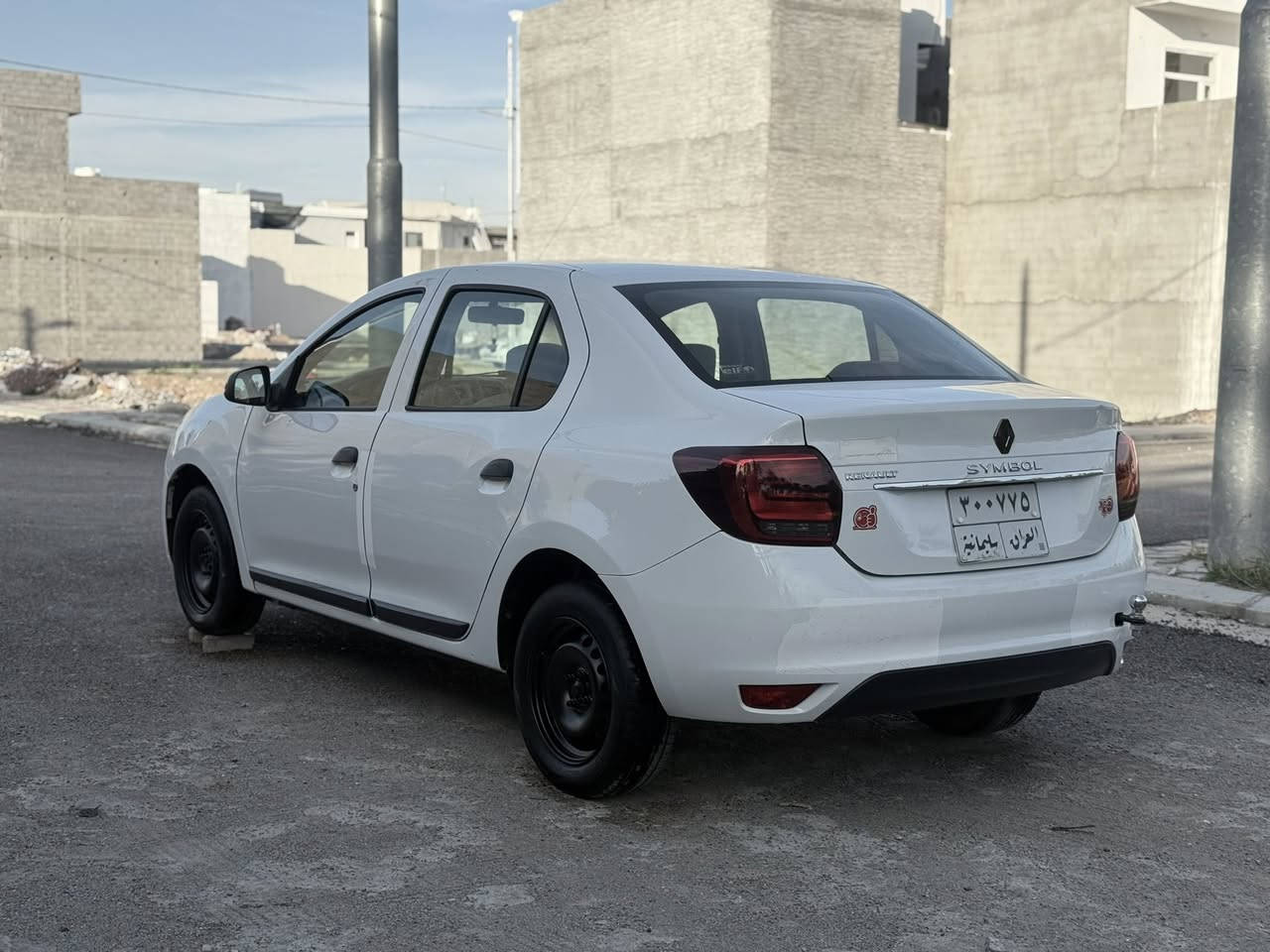 السلام عليكم
رينو سيمبول ٢٠٢٠
ماشية 49
مكفولة من الضربة  بس جامغ واحد صبخ بدون دواخل 
تخم تاير جديد
باتري جديد 
سنوية جديدة باسمي
هزة جديدة
رقم انكليزي 
ارضيات جلد وصندوك 
دوشمة للكشنات
كير مكينة جيدة
المكان خانقين ديالى 
السعر 90 بي مجال
***********
