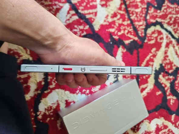 السلام عليكم 
ريد مجك 9 برو ذاكره 512 عشوائيه16
مكفول النضافه كدامكم غراضه كلهن كامله 
شاحنه وباكيت وكفر السعر600 قفل قفل قفل من الاخير
مكاني بابل رقمي ***********
