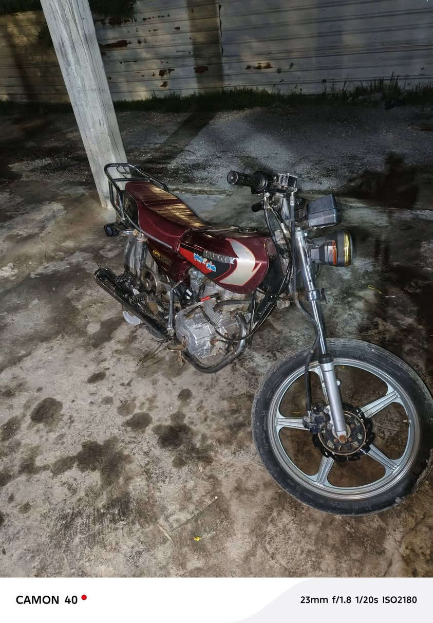 السلام عليكم 
دراجه سيفان موديل 19
محرك 150
كهربائيات كلها شغاله 
سلف شغال 
بيها نقوصات بسيطه
 السعر 300 وبيها مجال حگ الجيه 
حياكم الله ديالى الخالص التحويله


**إذا كنت صاحب هذا الإعلان وتريد حذفه لأي سبب، رجاءا أرسل رسالة إلى الدعم الفني**