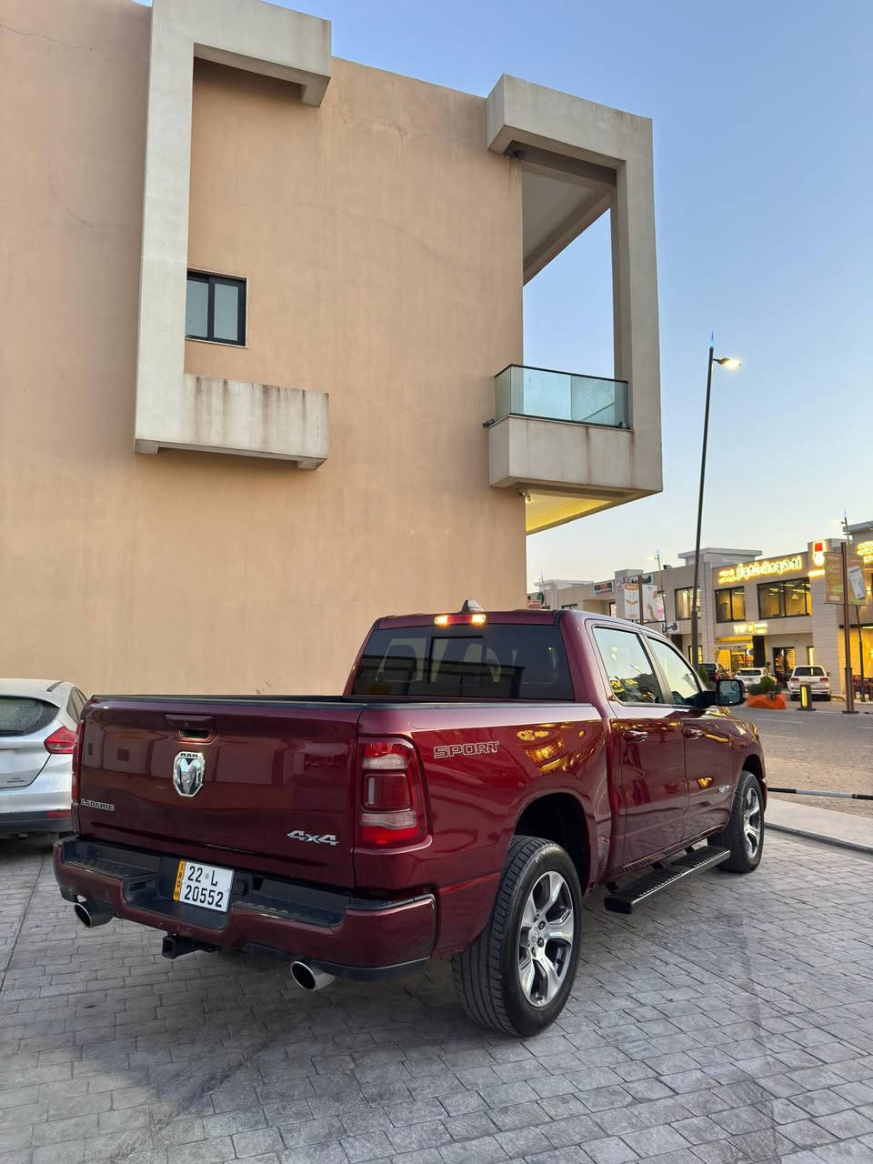 دوج رام لارمي. 1500 RAM  LARAMIE🚀🚀
موديل:2023

رقم أربيل 
المحرك: V8 5.7L ايتورك  
العداد: 61.000mi
-----------
مواصفات لارمي 1/1 
*فور ويل
* رادار امامي مع مانع تصادم. 
* نقطة عمياء 
* المصابيح الأمامية زنون.
* كشافات الضباب زنون. 
* المصابيح الأمامية LED.
* المصابيح الخلفية LED. 
* دخول ذكي (بصمة). 
* تشغيل عن بعد 
* المقاعد كهربائية مع ميموري.
* المقاعد الأمامية تبريد وتدفئة. 
* شاشة كبيرة 12 أنچ تيسلا
* نظام ملاحة نفكيشن GPS.
* حساسات امامية وخلفية.
* مانع تصادم (Emergency Brake)
* مكيف خلفي.
* نظام اطفاء وتشغيل اوتماتيكي.
* مرايا كهربائية جانبية من الكروم قابلة للطي كهربائيا.
* شاحن موبايل لاسلكي (واير ليس).
* الشباك الخلفي كهربائي. 
* المرايا الجانبية تدفئة. 
* باب الصندوق كهربائي.
* امكانية تعديل ارتفاع دواسات البنزين والبريك.
* هاند بريك كهربائي.
* حساسات امامية. 
* حساسات خلفية. 

السيارة وارد امريكي بيها جاملغ وباب عكس السايق ومبدل نفس اللون 
الايرباك راجع سستم 
#السعر $31.000 
يعني 310 ورقة


**إذا كنت صاحب هذا الإعلان وتريد حذفه لأي سبب، رجاءا أرسل رسالة إلى الدعم الفني**