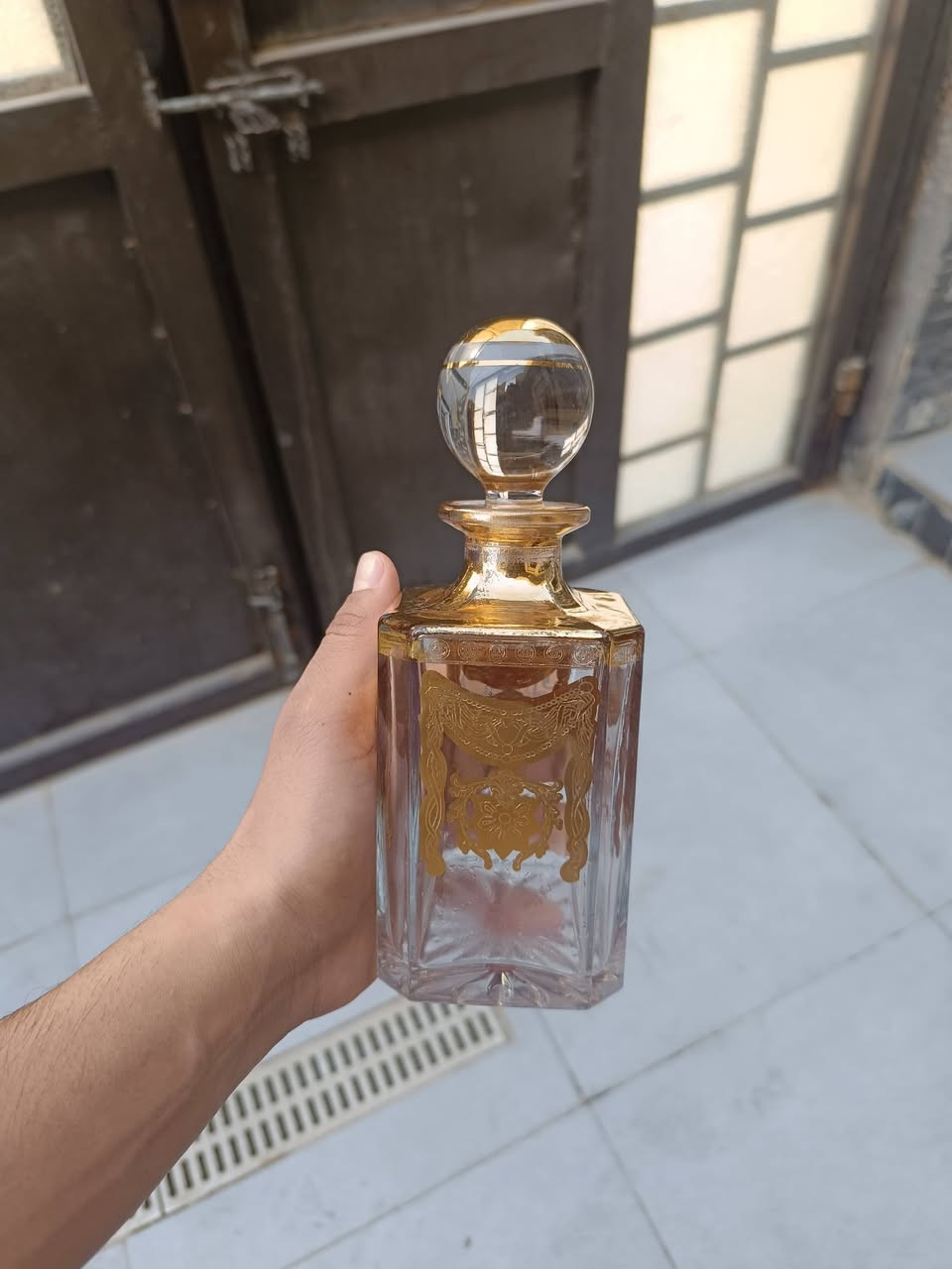 شيش عطور عرض للبيع الحجم 500 مل 
30 قطعه
الناصريه الفضليه
***********
وتساب أو بس رمشلي اخابرك 
الي يريد يفتح على باب الله بيه خير ويدلل
