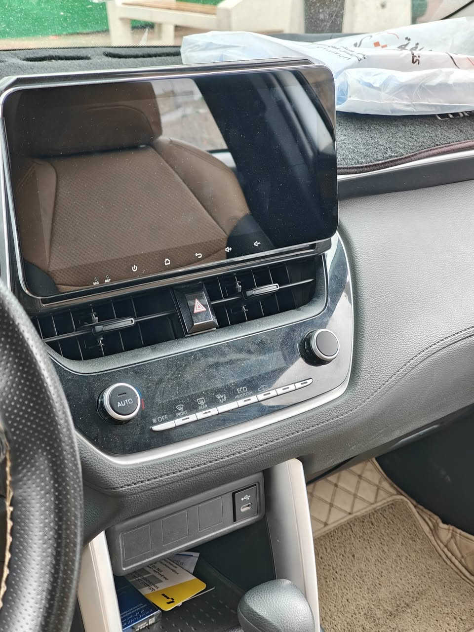 كورولا كروس  – الشكل الخليجي، فول مواصفات، علامة زرقاء !تجميع صيني

موديل،2024 | رقم بغداد ا مع كراسي داخل بيجي كهرباء 

✅ محرك 2000 سي سي – 4 سلندر هايبرد (صنع في اليابان)

✅ دفع أمامي + ناقل حركة CVT

✅ جنوط قياس 17 إنش

✅ دخول وتشغيل بصمة

✅ تحكم كهربائي كامل بالنوافذ

✅ 4مقاعد جلد

✅ تبريد أمامي وخلفي

✅ فتحة سقف (سلايد)

✅ نظام مراقبة ضغط الإطارات TPMS

✅ نظام رادار أمامي ومثبت سرعة

✅ حساس امامي خلفي

✅ بلوجكترا السياره فول واحد على واحد

• نظام تحذير التصادم الأمامي

• نظام التوقف التلقائي

• نظام تحذير الخروج من المسار

• نظام البقاء داخل المسار

✅ نظام ABS

✅ منافذ USB-C

✅جنطه كهرباء 

(ملاحضه) بيه زلغ بسيط

السعر :  165$ 

ماشيه 48 الف قابل للزيادة

للاستفسار الاتصال :***********
