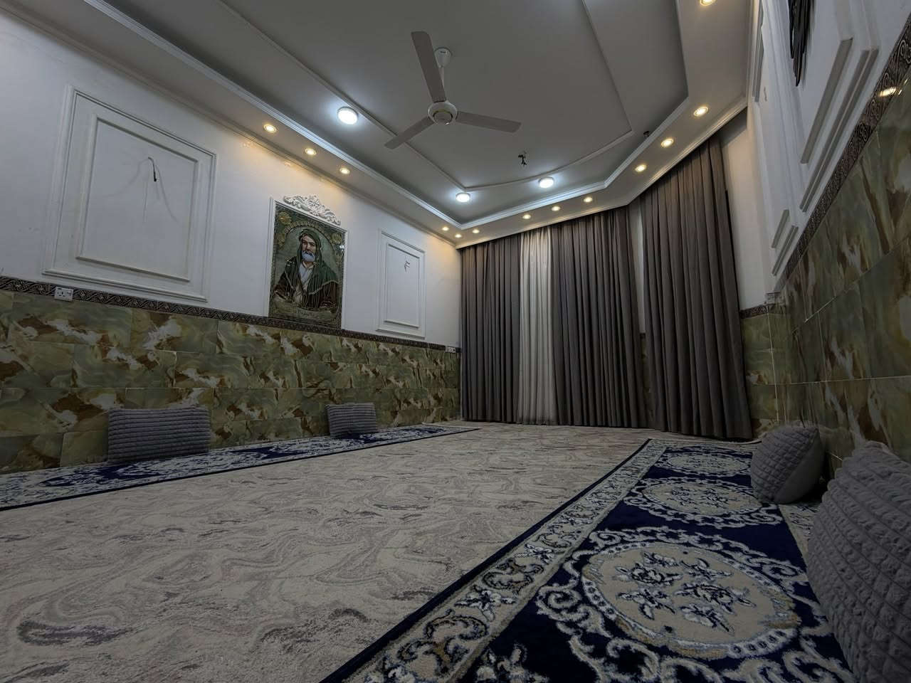 بيت مساحته 200 متر، طابق واحد 
الشعلة -الدوانم شارع بيت عنيد�يبعد بس 500 متر عن شارع 5 كيلو (يرتبط مباشرة ببوابة بغداد)�وقريب من شارع 100
🔹 صالة استقبال واسعة 
🔹 مطبخ 
🔹حولي
🔹 غرفتين نوم�🔹 حمام داخلي وخارجي�🔹 ساحة خارجية
🔸 جاهز للسكن �🔸 يتوفر ماء وكهرباء مجاري جديدة +الفرع مقرنص �🔸 قريب من الخدمات الأساسية
💰 السعر مناسب 
📞 للاستفسار: (***********)
