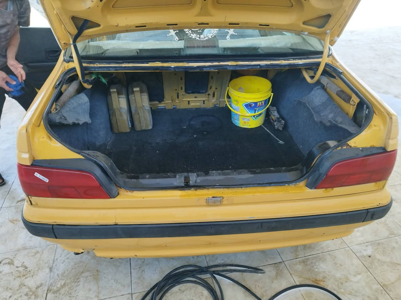 سلام عليكم بيجو باص 2011رقم انكليزي سنوية 28مصفرة هية وغرامة دوشمة كهربايلت حدادية كلة جديد سيارة خير منالله كلملة مكملة طخم تاير سيارة طك كير ورجع السعر 26وبيهة مجال قبيل كير محرك خير من الله تجي وتشوف شوف العيرن***********
