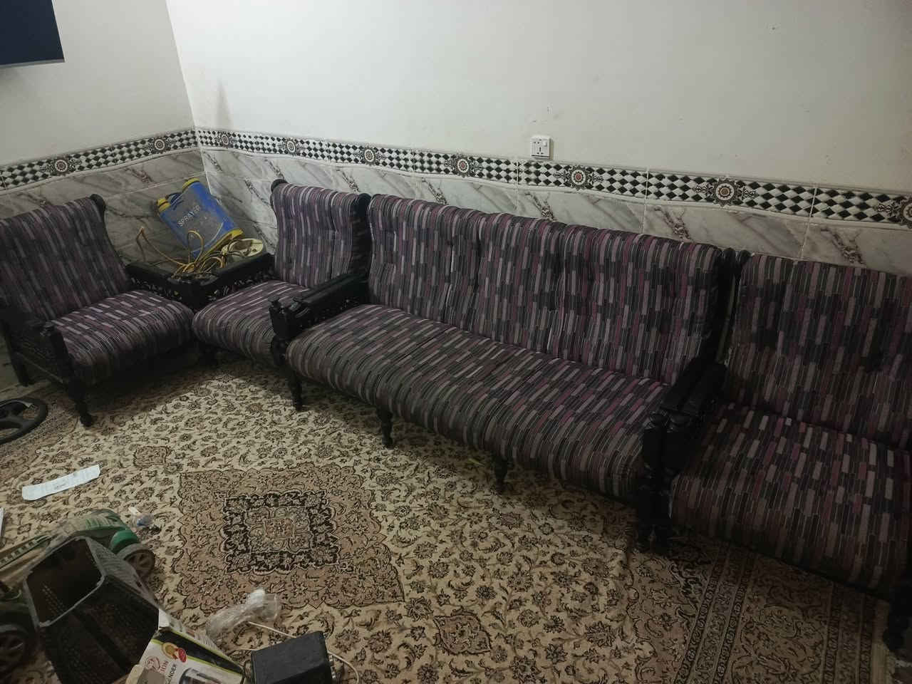 السلام عليكم تخم 10مقاعد مقاعد نضيف للبيع أبو غريب مقابل معمل حليب بلادي رقمي ***********بي واتساب
