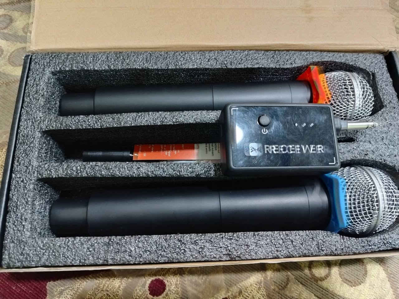 السلام عليكم سماعات للبيع و وايرات ومكسر و ستانات و لاقطات ***********
