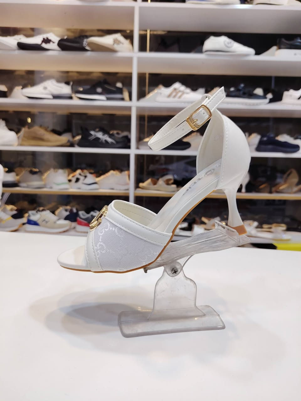 #جديد
#الآنسة
صندل
كعب 7 سم
قياسات 37_41 
مجمع حجي قاسم خلف حبيب مول
يوجد خدمة توصيل داخل خانقين
واتس ***********
