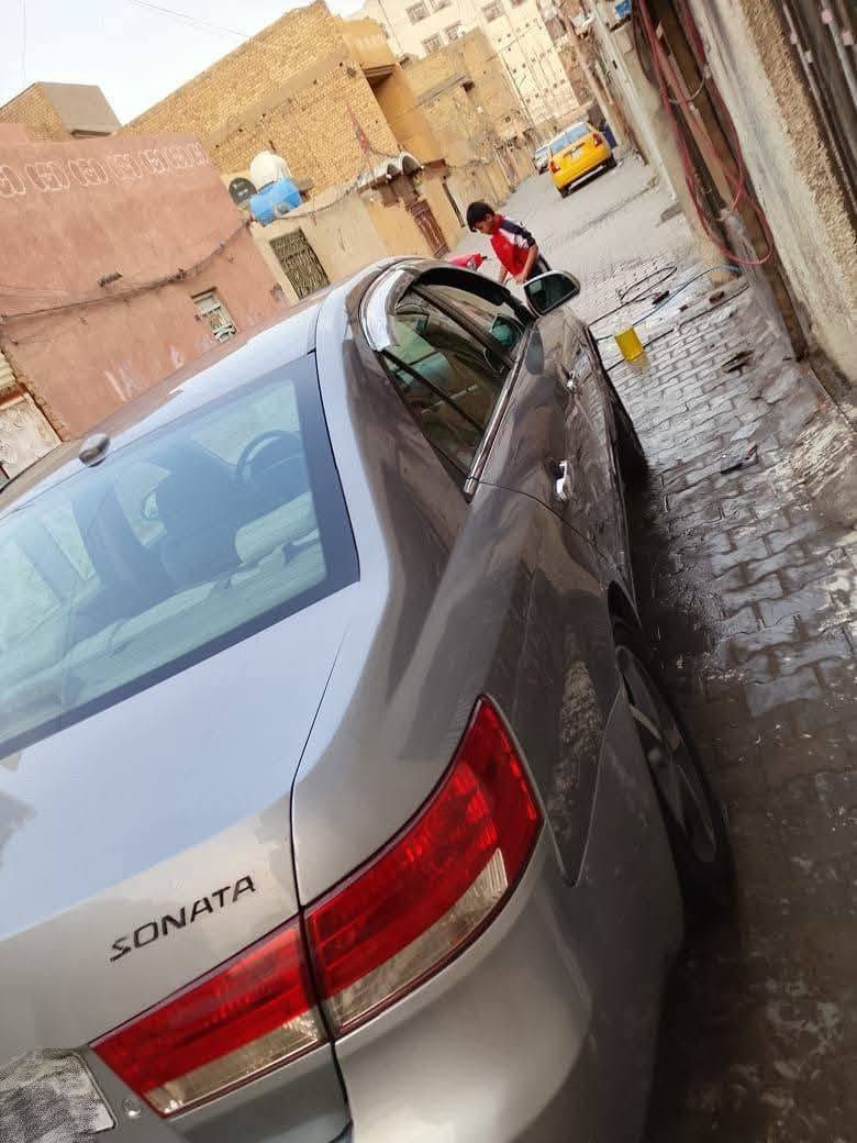 السلام عليكم
عندي سوناتا 2007 وارد امريكي 
حادثها جاملغ 
المحرك 3300
بيها ثلاث قطع صبغ 
بيها منظومه غاز 
السنويه جديده 2025
الرقم دولي 
بيع أو مراوس 
السياره بأسمي التحويل مُباشر
العنوان بغداد الشعله 
للإستفسار أكثر أما على الخاص او على الرقم التالي:
***********
السعر 85

