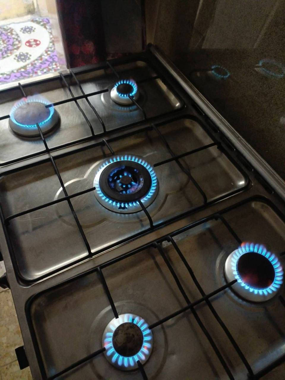 طباخ مصري فريش باب اول لونه اصفر شغال وناره قوية وزركة والفرن كذالك شغال الفوك والجوه لا بي عطل ولا مخيس ولا مزنجر كلش نضيف الشراي يتصل على الرقم 
***********
