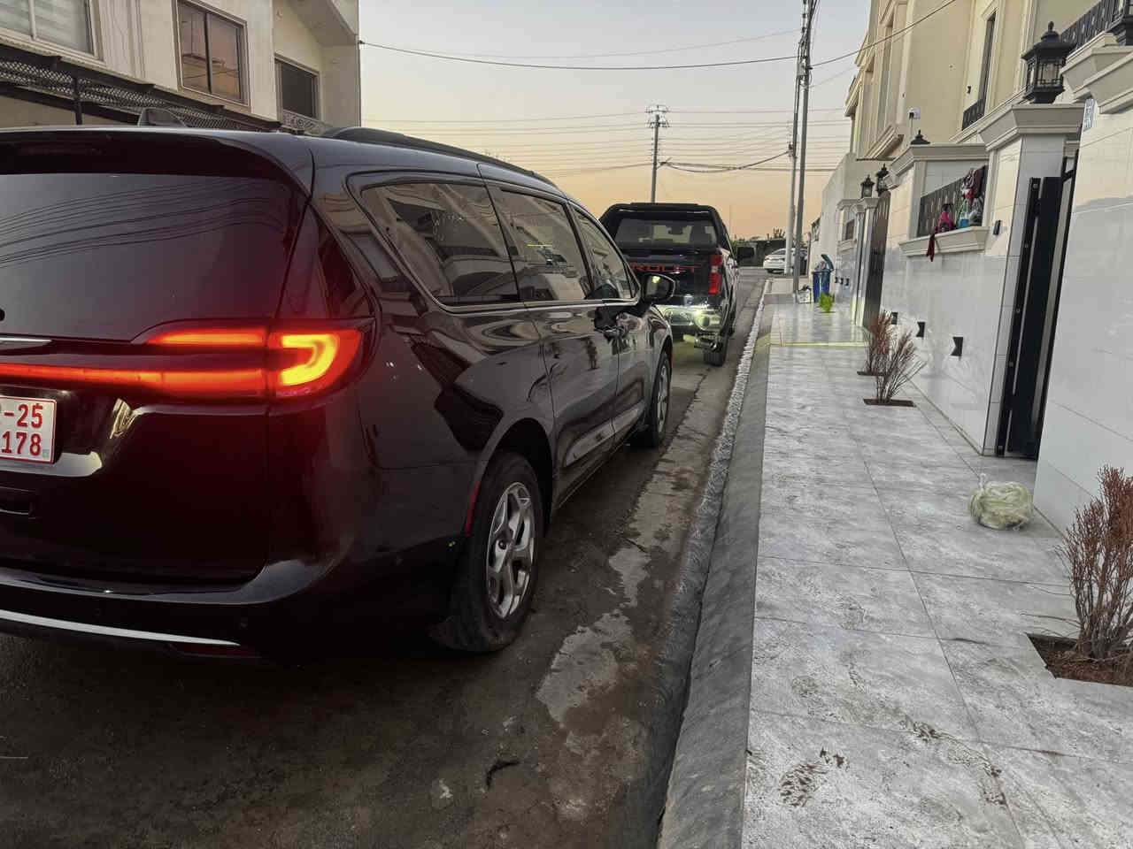 يا الله كرايسلر باسفيكا فوول مواصفات S لمتد ١/١ دبل بانوراما رادارات ٣٦٠ حساسات اربع كاميرات موديل ٢٠٢٣ مرقم اربيل حادث بنيد وسرقه صندوك وحافه جاملغ خلفي صبغ  بيبان كهرباء كشنات كهرباء تدفئه وتبريد بالكشنات سياره جديده ماشيه ٢٠ الف ميل فقط السعر كامل ٢١٧ ورقه بي مجال حك الجيه مكان السياره اربيل *********** واتساب صور الحادث بالمنشور
