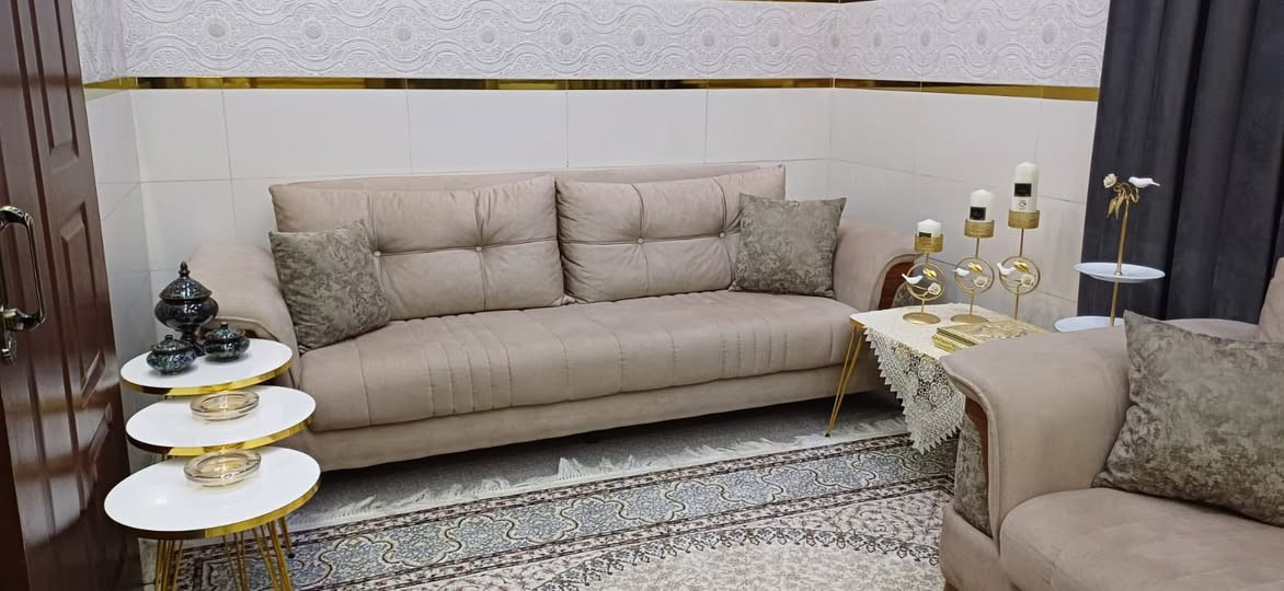 السلام عليكم تخم للبيع نضيف كلش 8 مقاعد بعده اخو الجديد الشراي يتصل وسعره هم مناسب ***********
