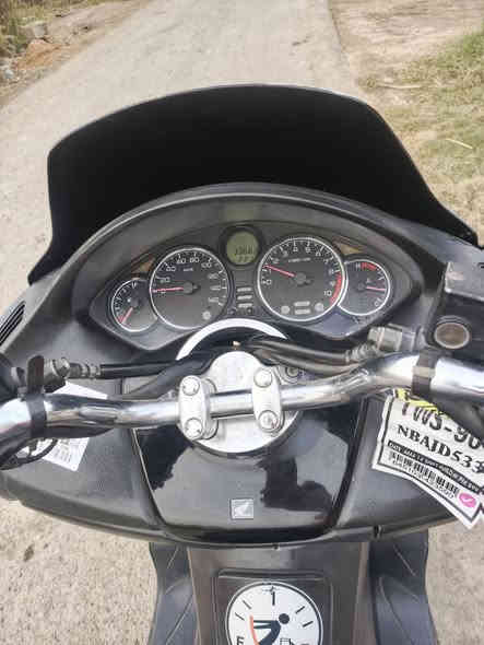 سلام عليكم فورزا 09 دراجة بلادية برغي ممفتوح بيها حلوة كير محرك بس بيها الكلج رايد مراوس بدراجة اصغر أو بيع سعر مليون مكاني بغداد ***********
