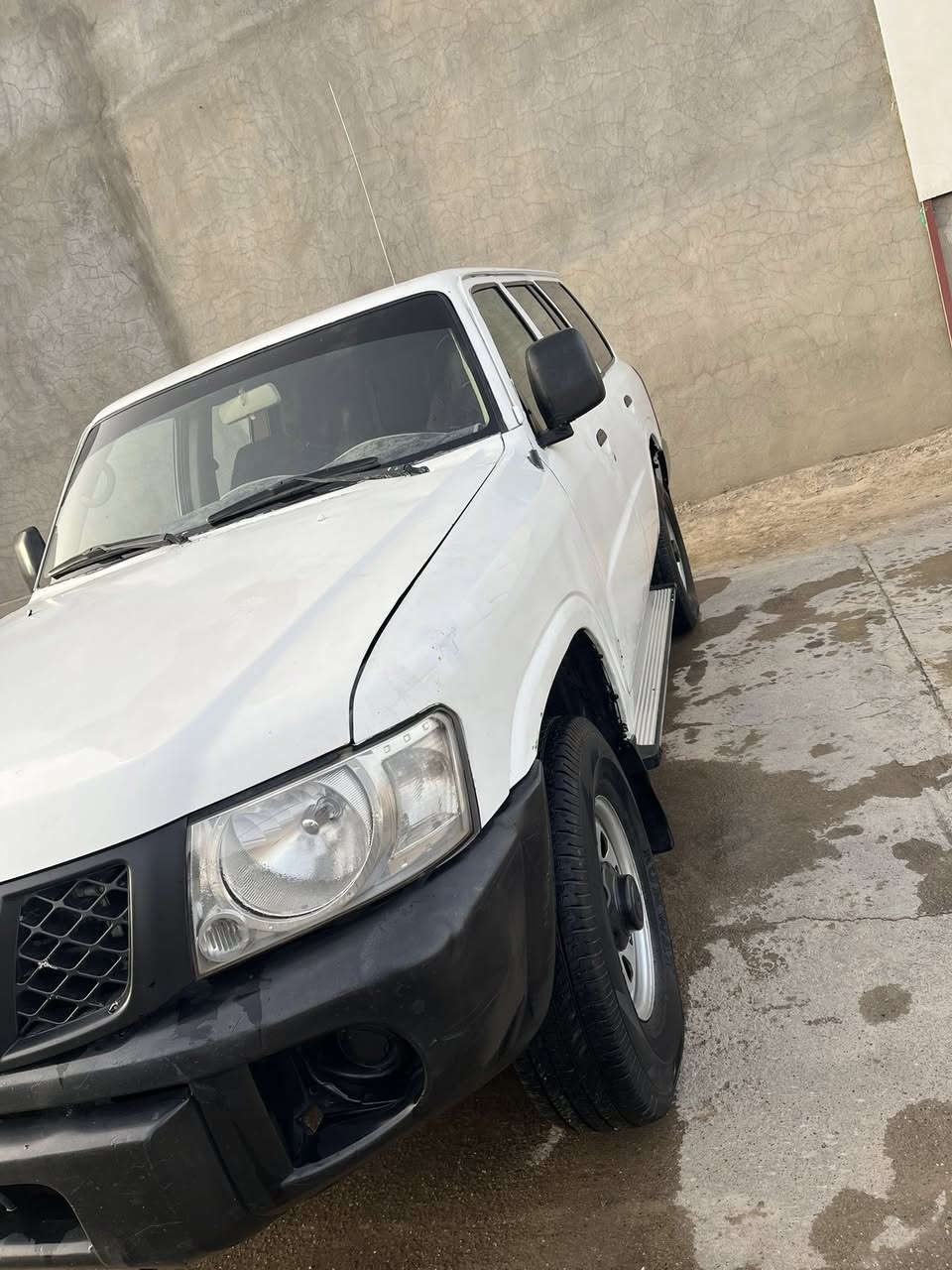 السلام عليكم عندي نيسان بترول ٢٠٠٨ GLفول عادي 
مزاد الداخليه  السياره كدام عينك هاي الي بل صور بيها نواقص  // أنته ترتبهن 

كير مكينه فور ويلات شغاله تخم التاير مالها نظيف صدرها قبل فتره سويته  يعني (السياره هاي نصبتها كدام عينك عايزها شغلات ترتبهن أما اني ماعندي مجال حته اشتغل بيها بعد ) 
ترهم مراوس وترهم بيع  أجيبلك وكاله وكتاب تسجيل وأنته تروح تسجل من كاعك 
رقم التلفون / ***********
السعر / ٨٠ بيها مجال قليل الله شاهد صارت عليه فوك ال٨٠ بس حكم سوكنا يخليني ابيع بيهچ سعر  والتوفيق من الله للجميع
