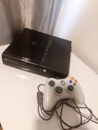 شباب Xpox 360 للبيع معى كامل ملحقاتها مع لعبة هديه  السعر ٢٥٠ الف يوجد...