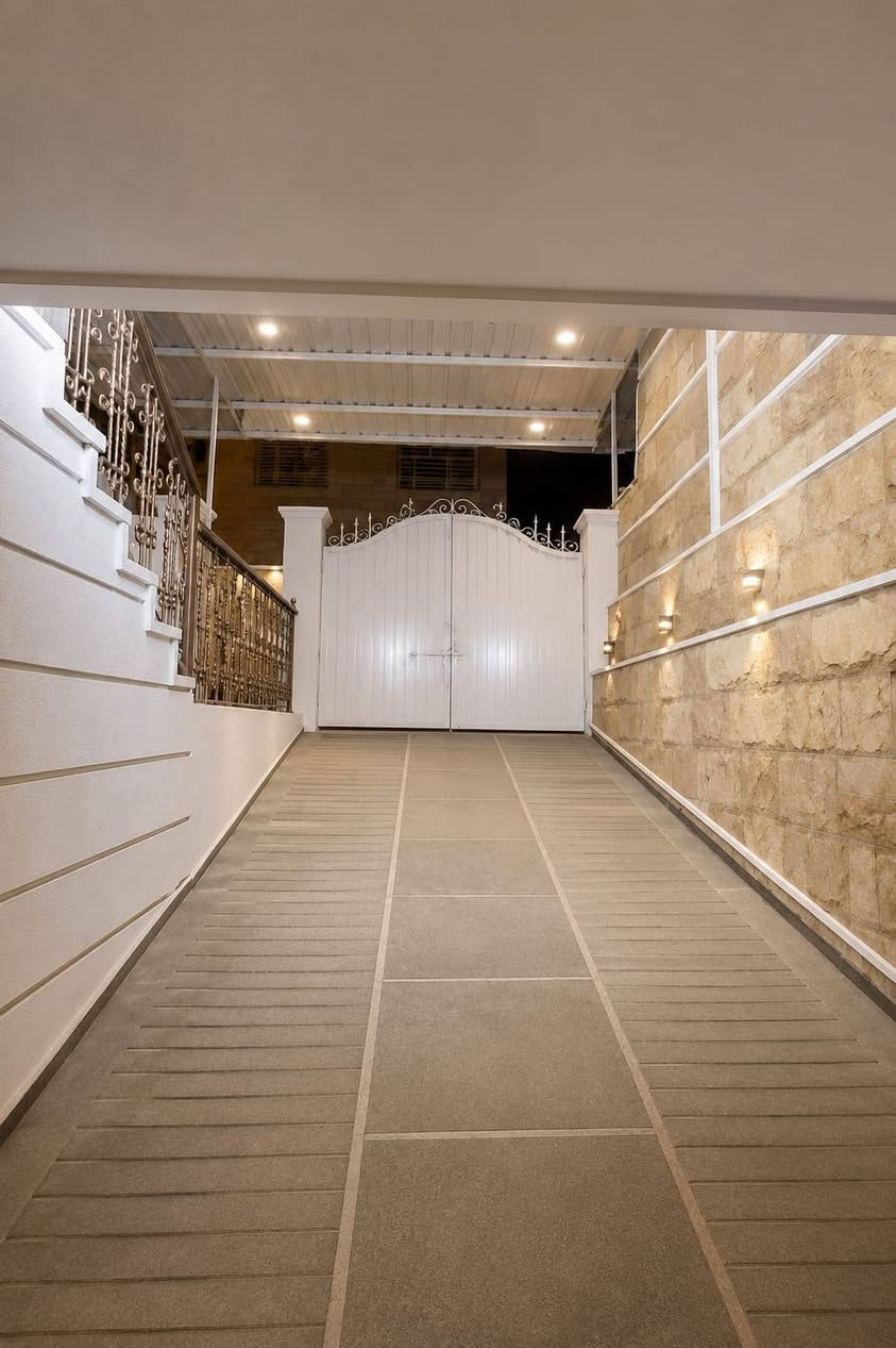 📍 دار للإيجار – المنصور / المهندسين

✨ فرصة مميزة في واحدة من أرقى مناطق المنصور، ركن على ثلاثة شوارع، مناسب للشركات، المنظمات، ومراكز التجميل.

📐 المساحة: 400م²
📍 ركن على ثلاثة شوارع
📏 الواجهة: 10م × 10م

🏠 مواصفات العقار: ⭕️ 4 غرف نوم ماستر
⭕️ مدخلان مستقلان
⭕️ موقف سيارات تحت الأرض
⭕️ مسبح داخل المنزل
⭕️ مطبخ مؤثث جزئيًا
⭕️ مكتب مؤثث جزئيًا
⭕️ غرفة خدم
⭕️ مخزن تحت الأرض
⭕️ مولدة خاصة بالبيت

🔹 الإيجار سنوي فقط

🎯 مناسب لـ: ⭕️ الشركات
⭕️ المنظمات
⭕️ مراكز التجميل

📞 للتواصل والاستفسار:
📍 دار للإيجار – المنصور / المهندسين

✨ فرصة مميزة في واحدة من أرقى مناطق المنصور، ركن على ثلاثة شوارع، مناسب للشركات، المنظمات، ومراكز التجميل.

📐 المساحة: 400م²
📍 ركن على ثلاثة شوارع
📏 الواجهة: 10م × 10م

🏠 مواصفات العقار: ⭕️ 4 غرف نوم ماستر
⭕️ مدخلان مستقلان
⭕️ موقف سيارات تحت الأرض
⭕️ مسبح داخل المنزل
⭕️ مطبخ مؤثث جزئيًا
⭕️ مكتب مؤثث جزئيًا
⭕️ غرفة خدم
⭕️ مخزن تحت الأرض
⭕️ مولدة خاصة بالبيت

🔹 الإيجار سنوي فقط

🎯 مناسب لـ: ⭕️ الشركات
⭕️ المنظمات
⭕️ مراكز التجميل

📞 للتواصل والاستفسار:
 ***********
📲 متوفر واتساب

🟩 نستقبل جميع العروض والطلبات العقارية.
🟩 نوفر تصويرًا احترافيًا وترويجًا مميزًا للعقارات.

✨ عقارات الأكرم… ثقتكم عنوان نجاحنا.

#عقارات_الأكرم #عقارات_بغداد #عقارات_العراق #المنصور #المهندسين #دار_للإيجار #شركات #منظمات #مراكز_تجميل #عقار #LuxuryHomes #BaghdadRealEstate #IraqRealEstate
📲 متوفر واتساب

🟩 نستقبل جميع العروض والطلبات العقارية.
🟩 نوفر تصويرًا احترافيًا وترويجًا مميزًا للعقارات.

✨ عقارات الأكرم… ثقتكم عنوان نجاحنا.

#عقارات_الأكرم #عقارات_بغداد #عقارات_العراق #المنصور #المهندسين #دار_للإيجار #شركات #منظمات #مراكز_تجميل #عقار #LuxuryHomes #BaghdadRealEstate #IraqRealEstate
